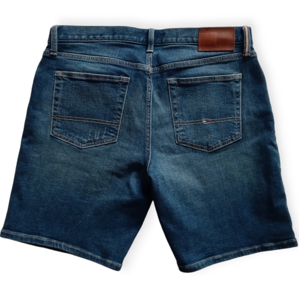 TOMMY HILFIGER MEN'S BLUE DENIM MEDIUM WASH DISTRESSED JEANS SHORTS. SIZE 32 - Picture 2 of 15